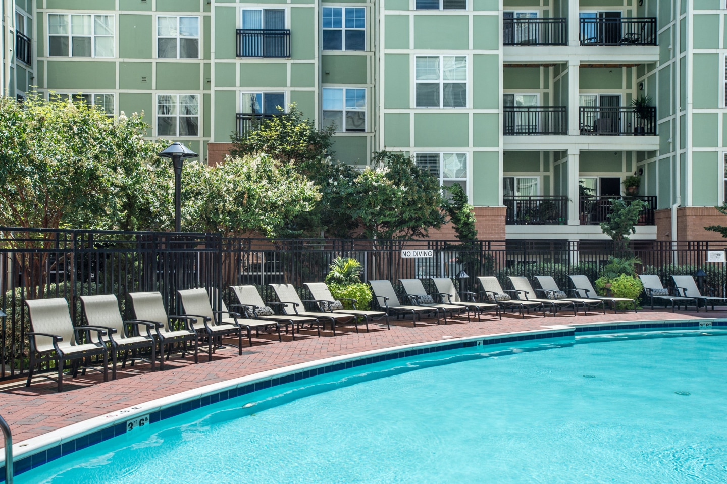 800 Carlyle Image 36