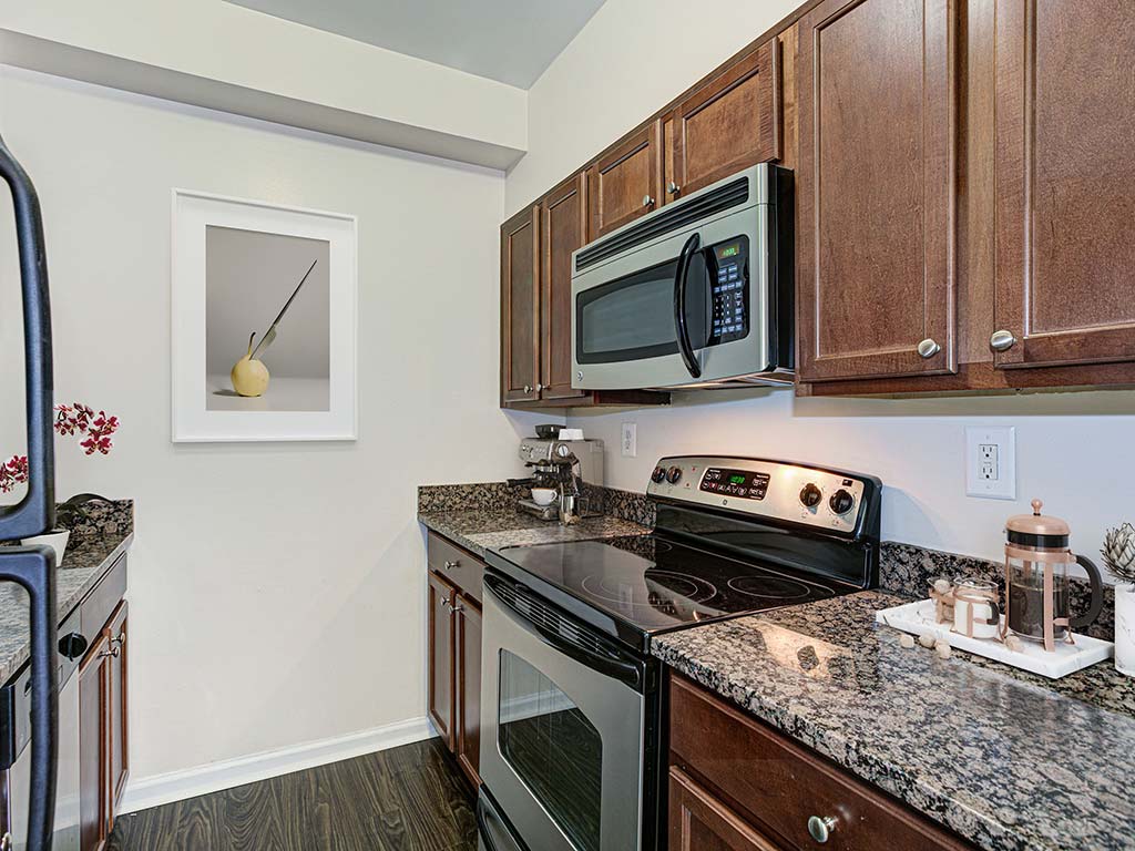 Columbia Uptown Apartments Image 3