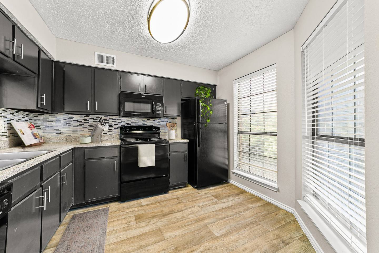 Legacy Apartments Image 14