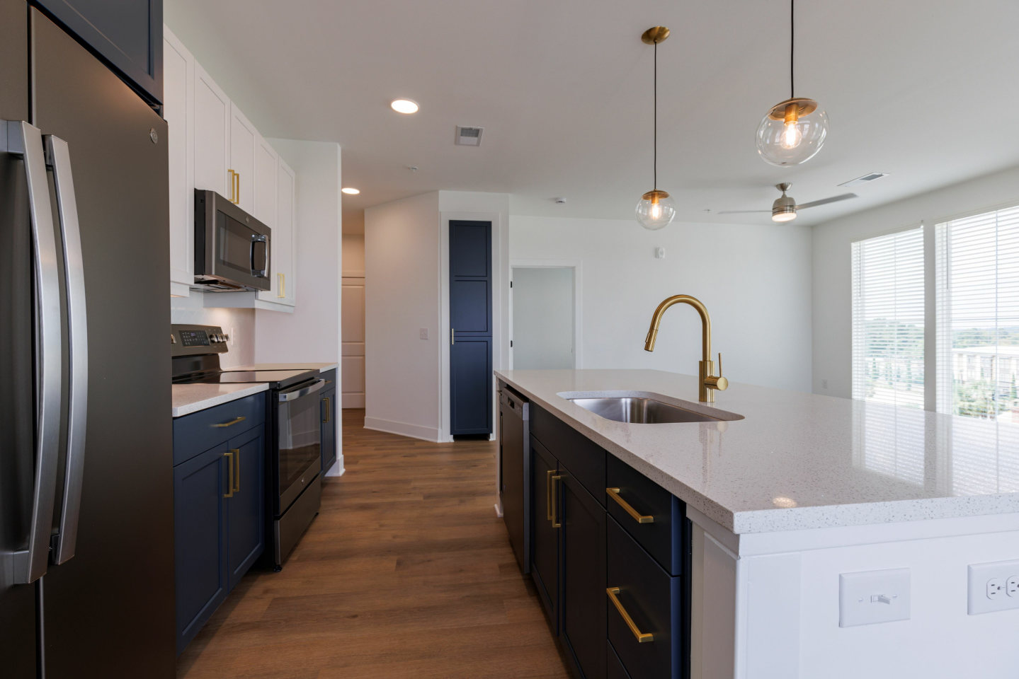 4 West Image 9