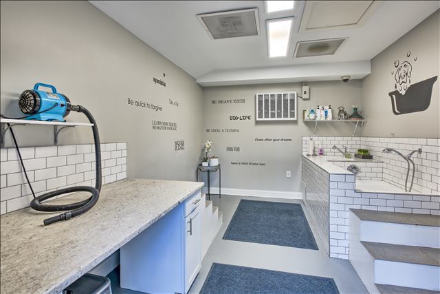 Stonehenge Apartments Image 3