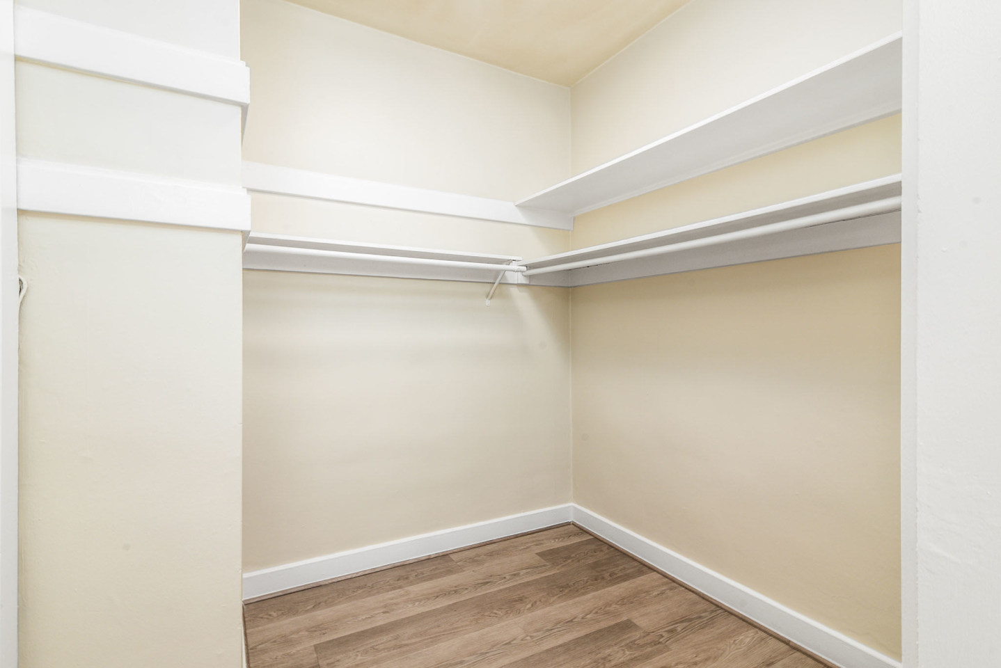 990 Geary Image 13