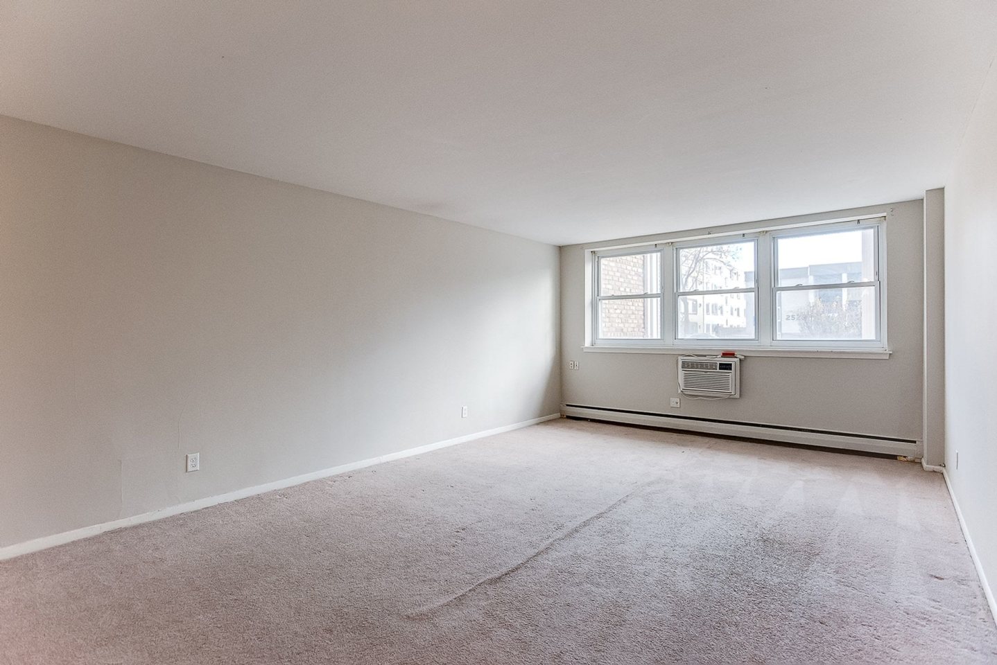 Eat Street Apartments Image 18