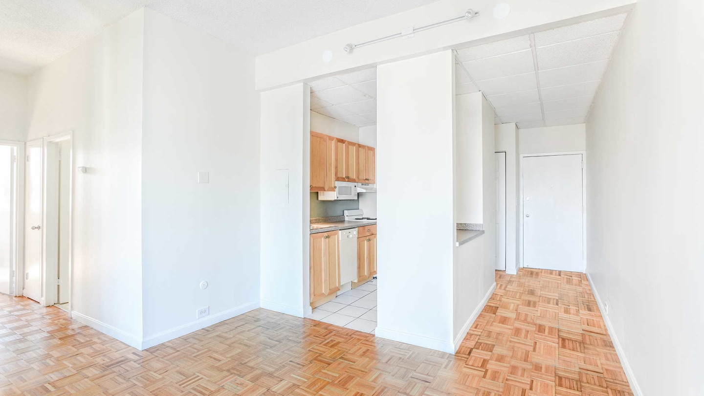929 House Image 25