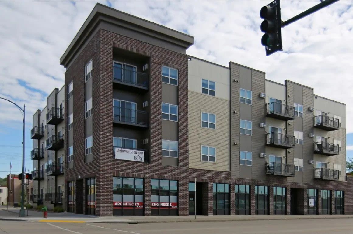 Collins Place Apartments Image 8