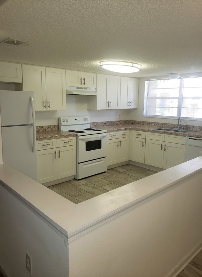 Riviera Park Apartments & Townhomes Image 15
