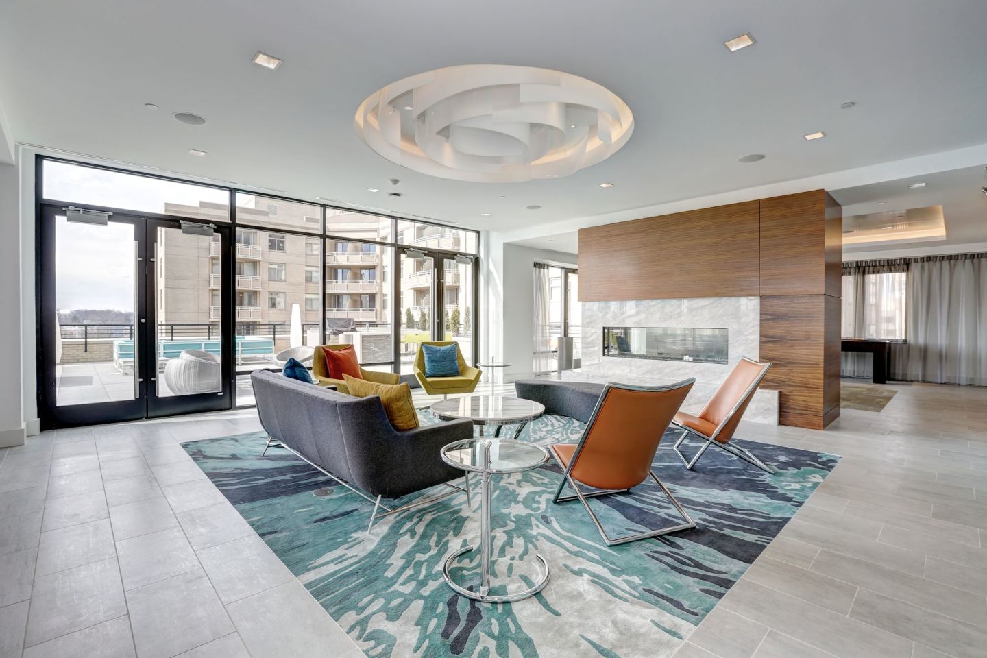 Solaire 7077 Woodmont Image 5