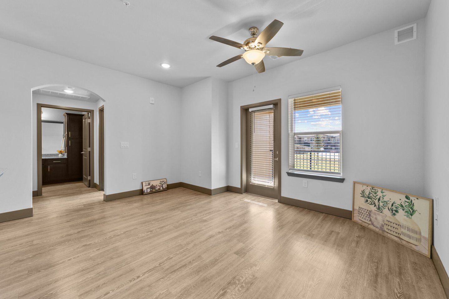 Deer Park Apartments Image 8