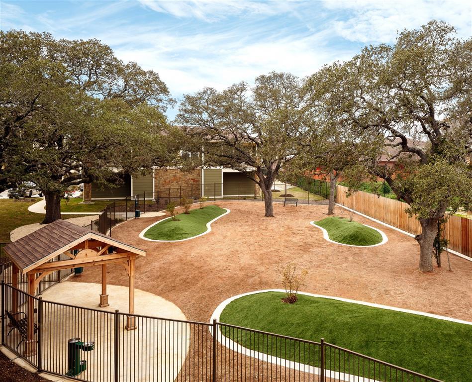 Thirty Oaks Image 13