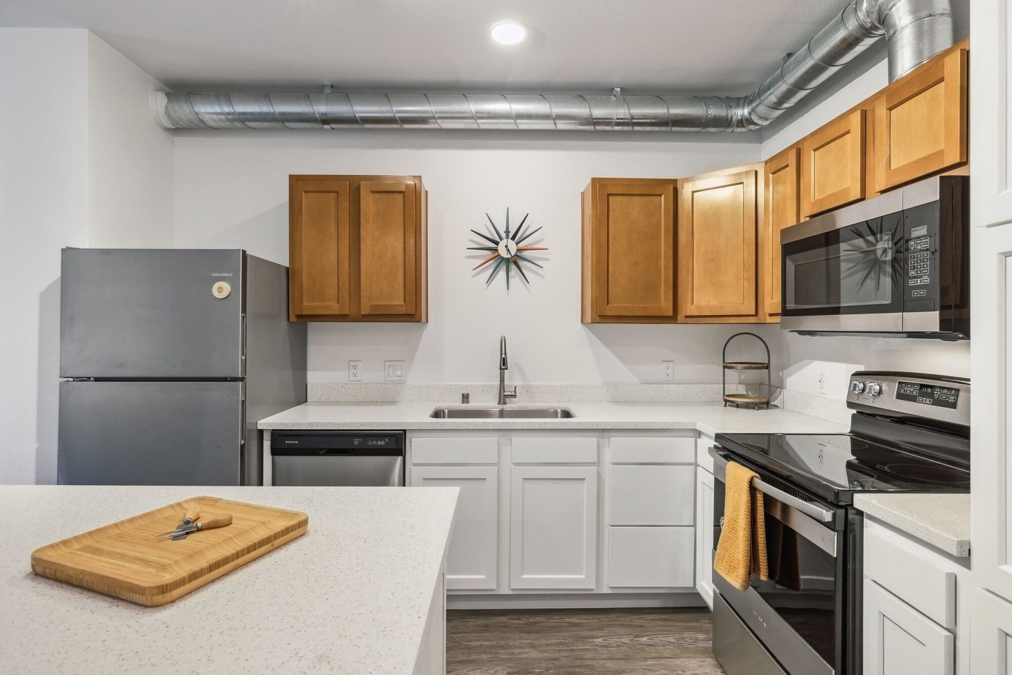 Pullman Modern Urban Apartments Image 12