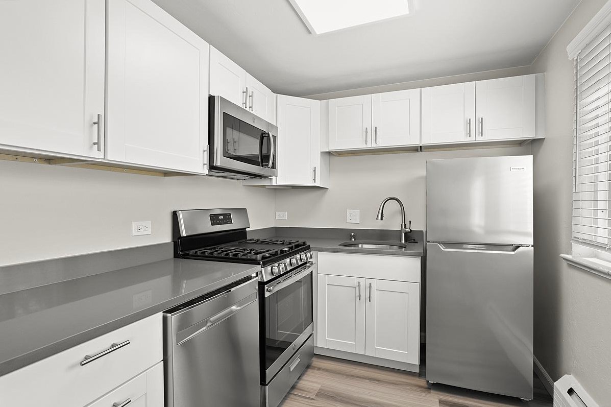 1325 Madison Apartments Image 1