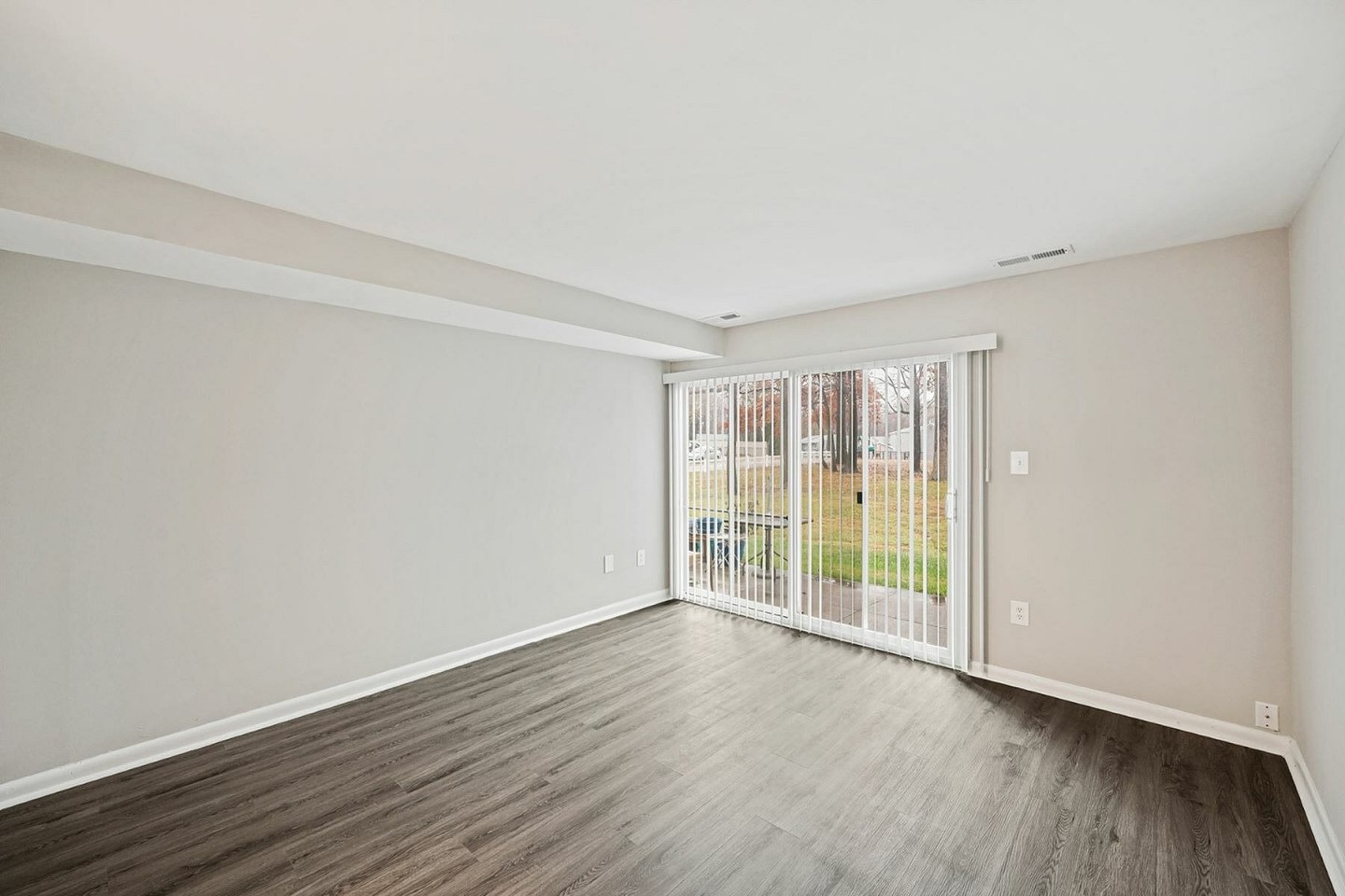 Beacon Pointe Apartments & Townhomes Image 14