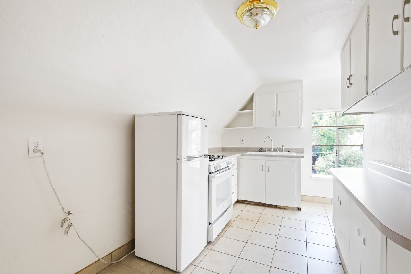 872 N Clarkson Image 3