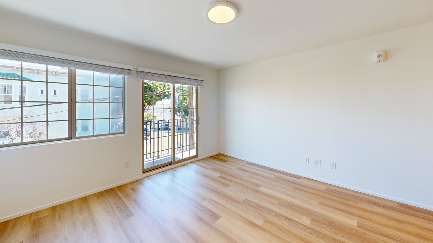 600 Oak Image 2