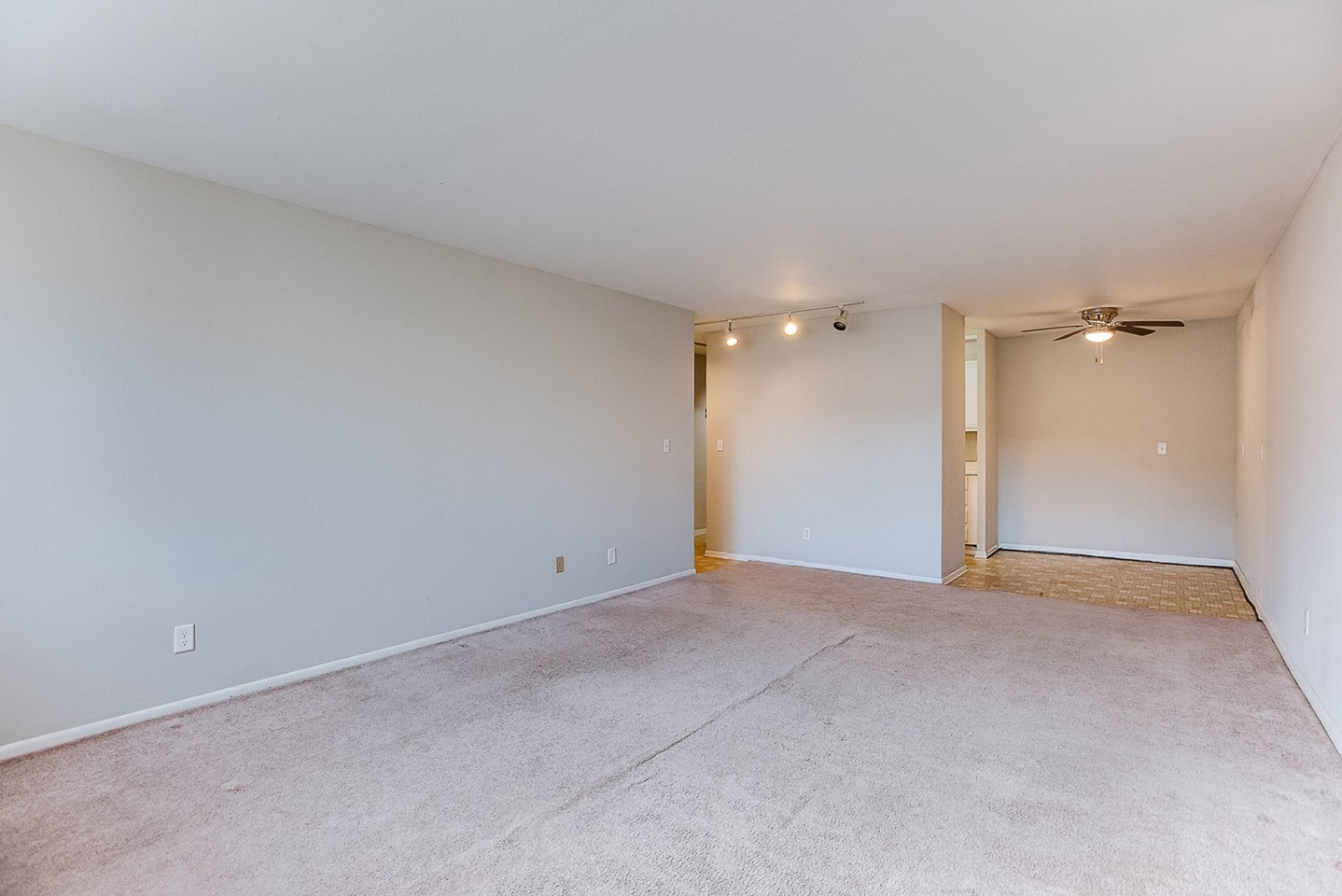 Eat Street Apartments Image 19