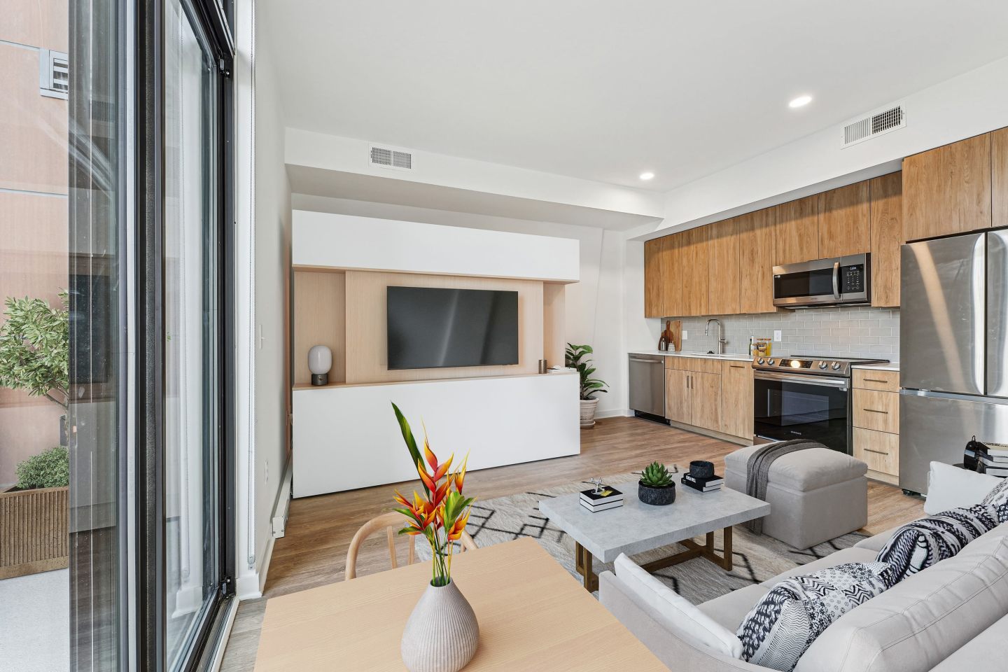 4909 Auburn Image 13