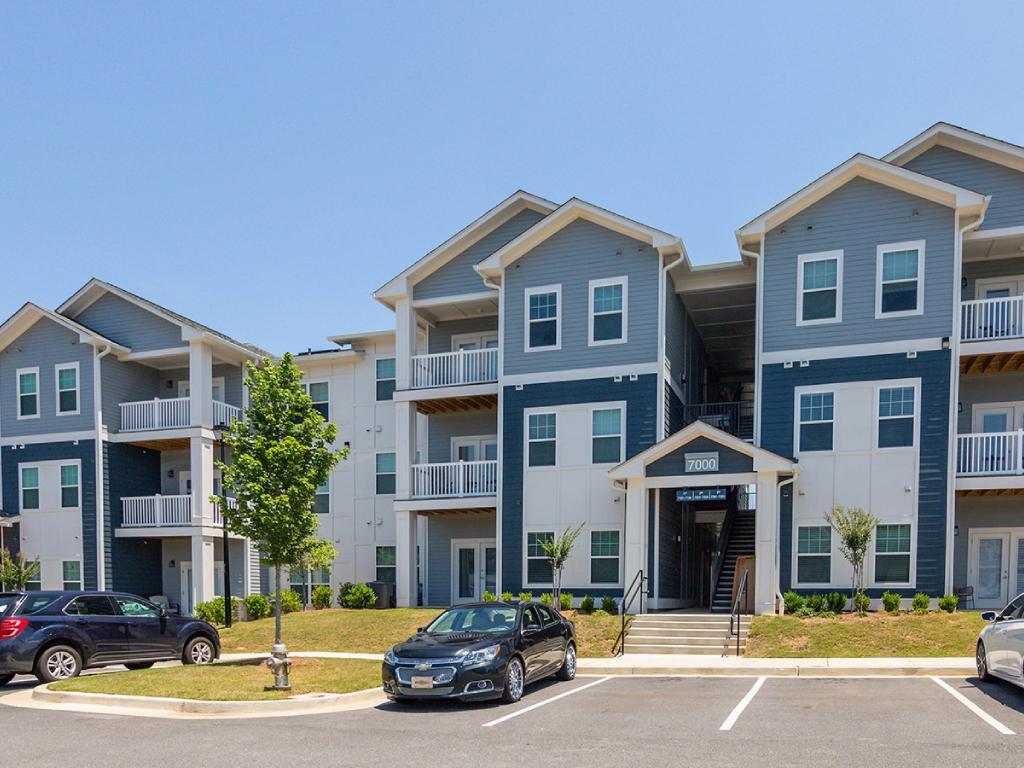 53 West Luxury Apartments Image 4