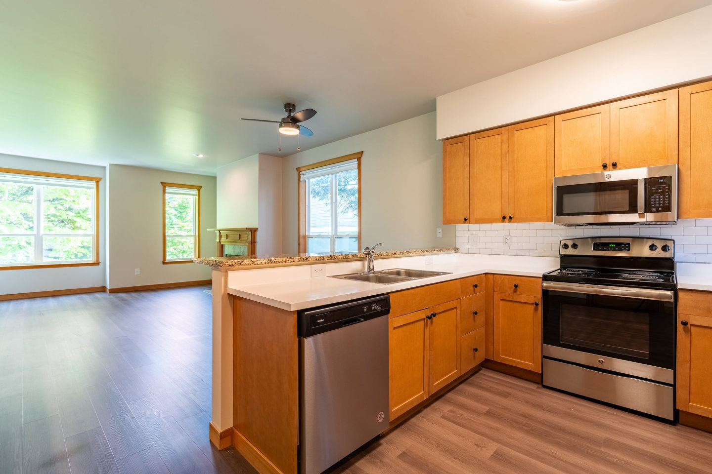 Pacific Pointe Apartments Image 1