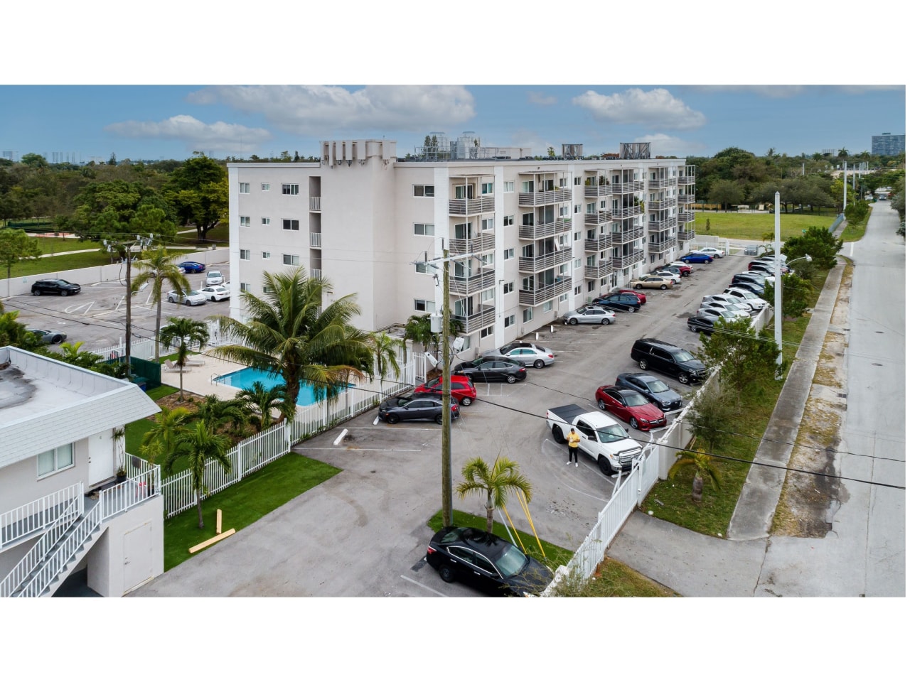Miami Shores Luxury Apartments Image 15