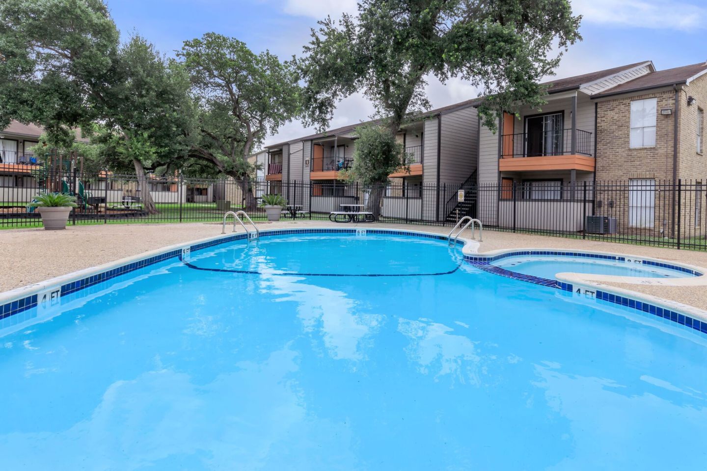 CrescentWood Apartments Image 2