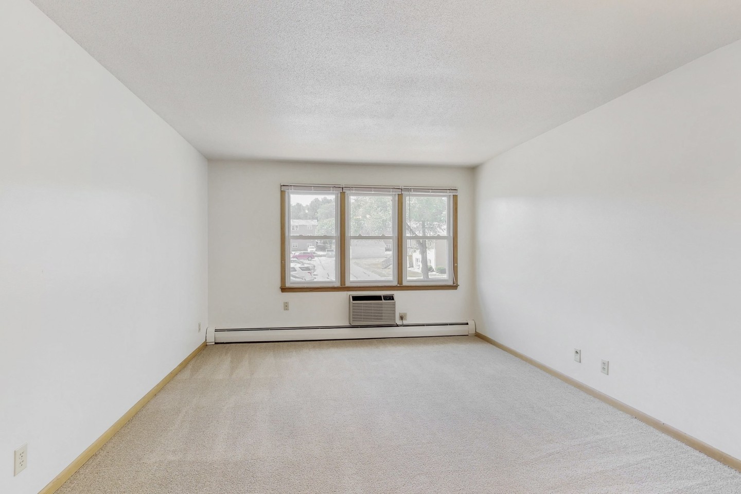 Plaza Manor Image 15