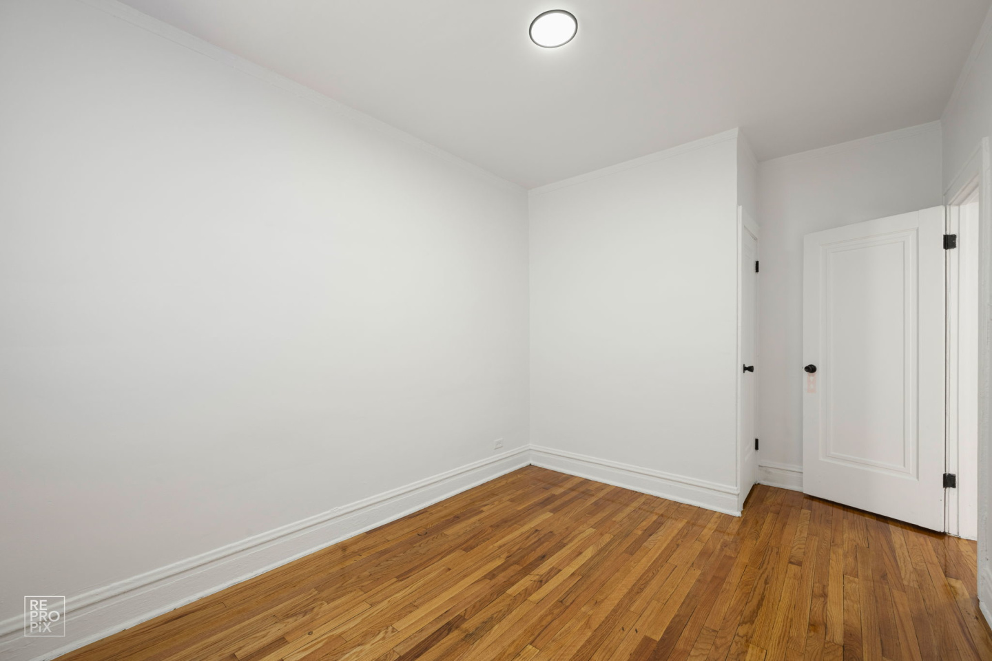 1704 W 77th St Image 19