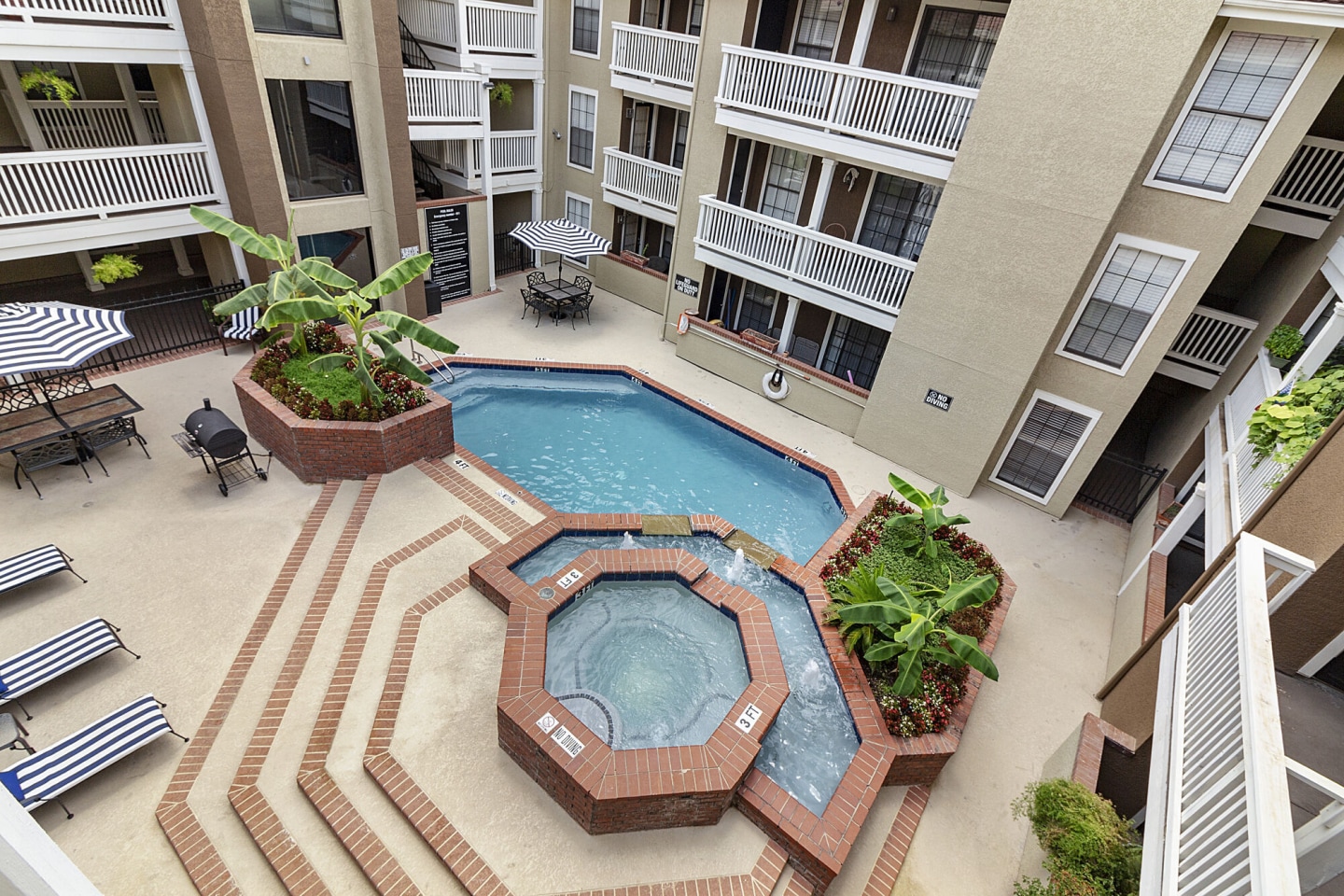Lincoln Court Image 1