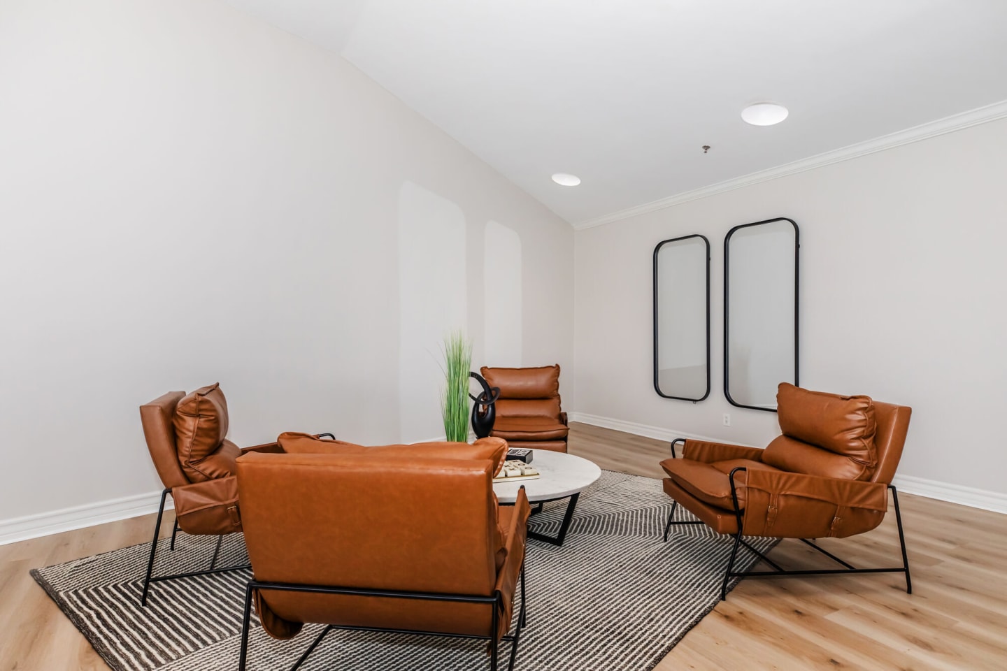 Encino Luxury Apartments Image 11
