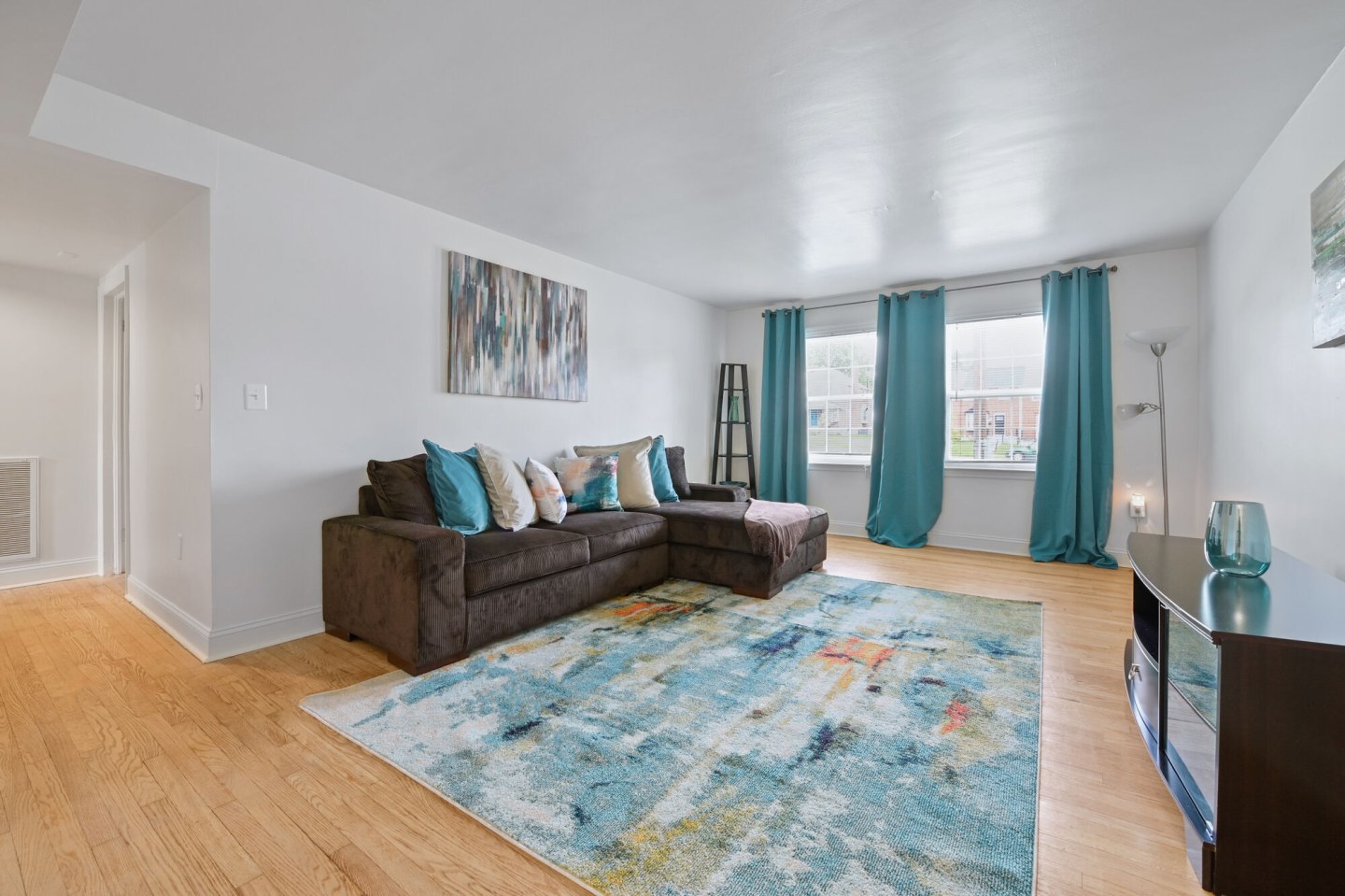 Loch Raven Village Apartments Image 18