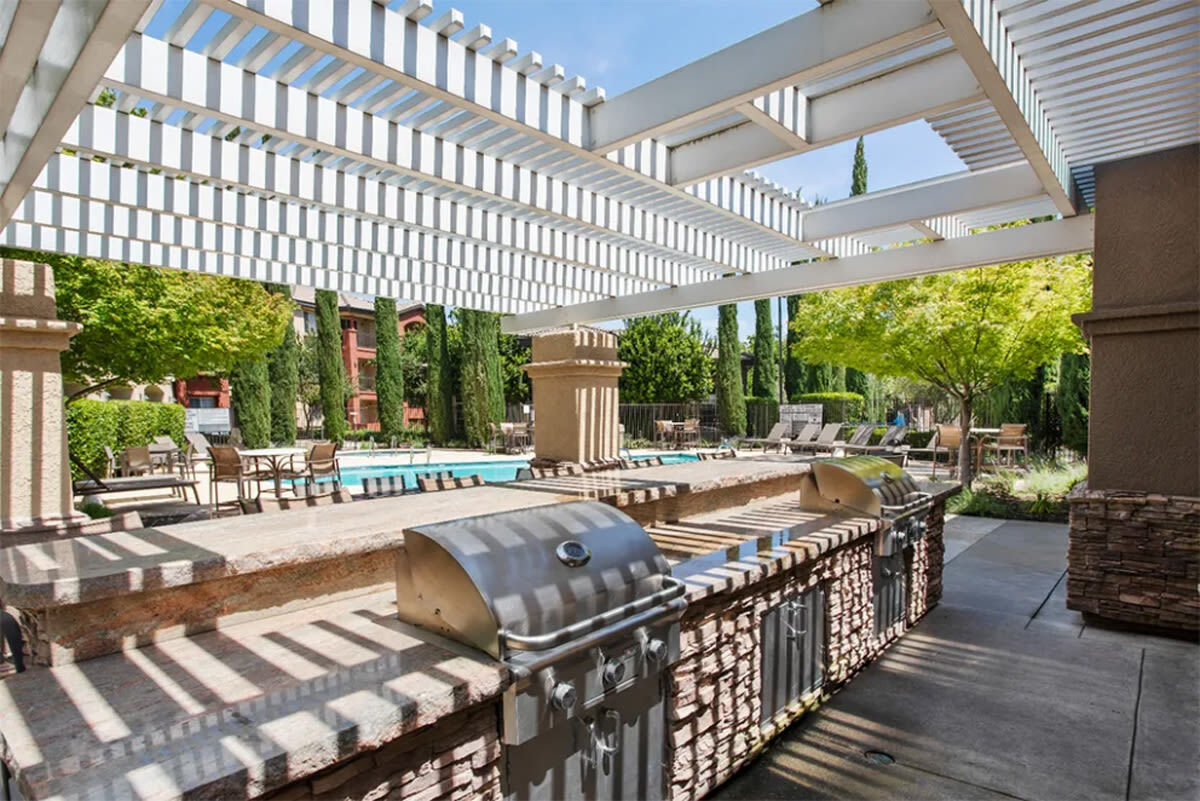 Villagio Luxury Apartments Image 17