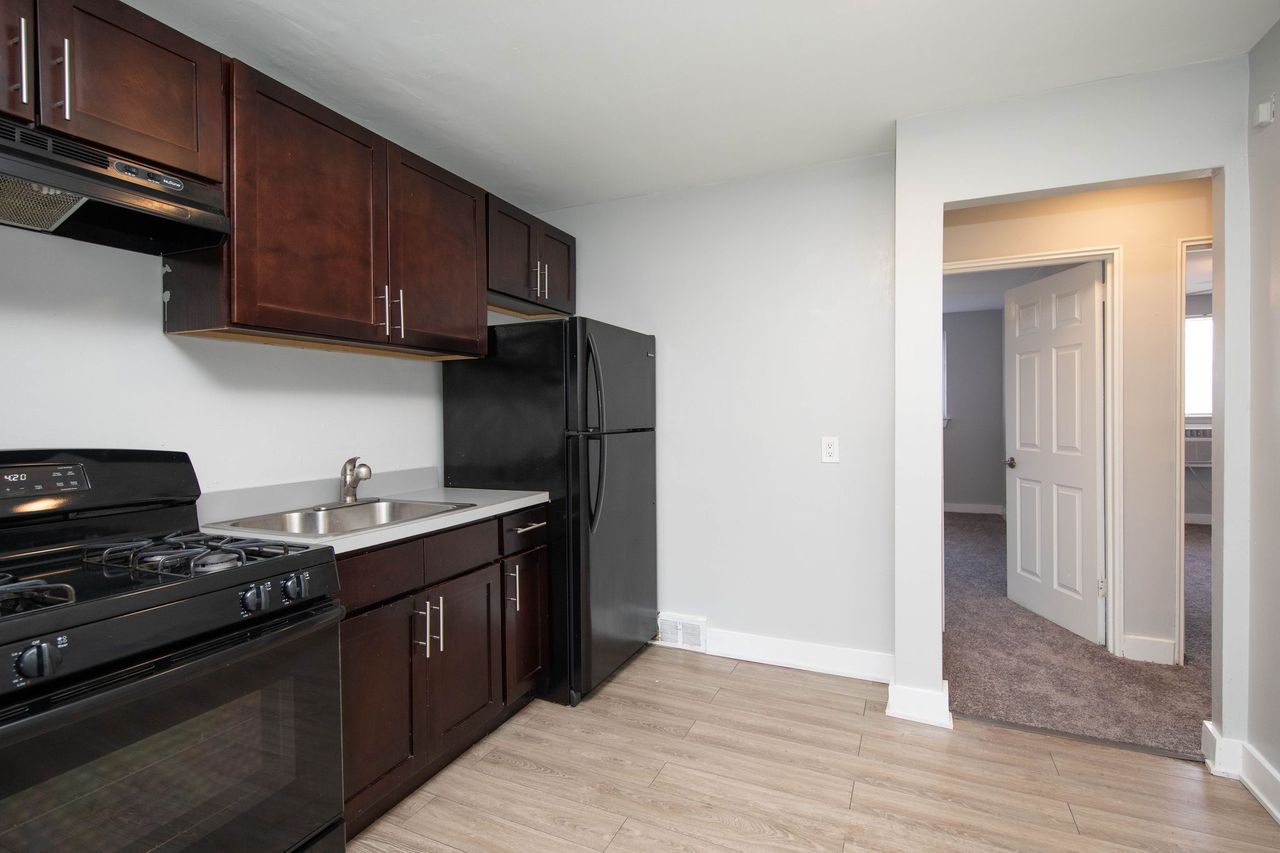 10th St. Apartments Image 9