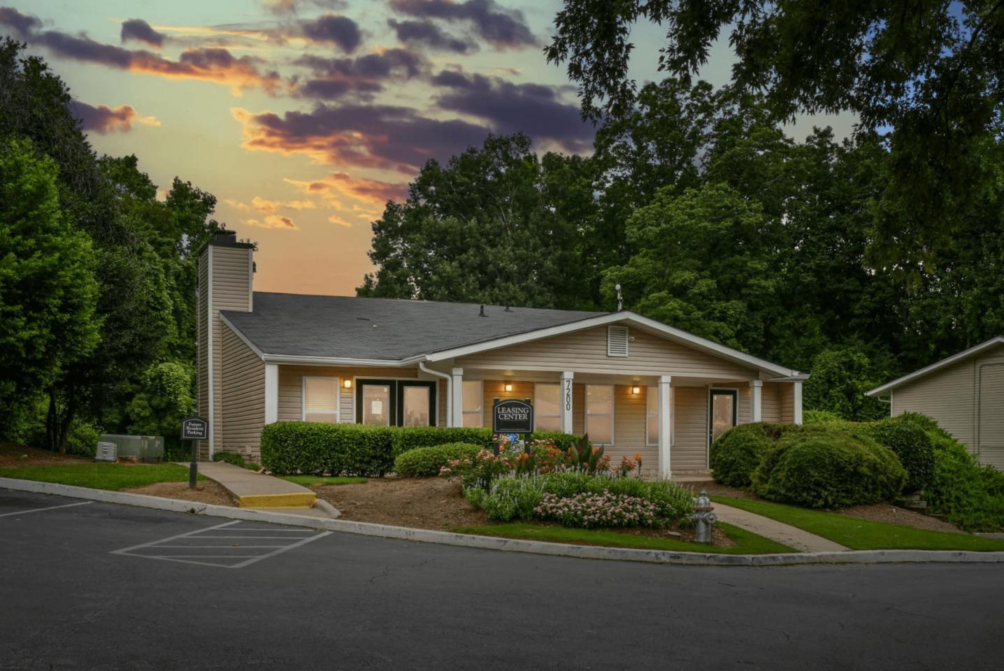 Premier Apartments Image 24