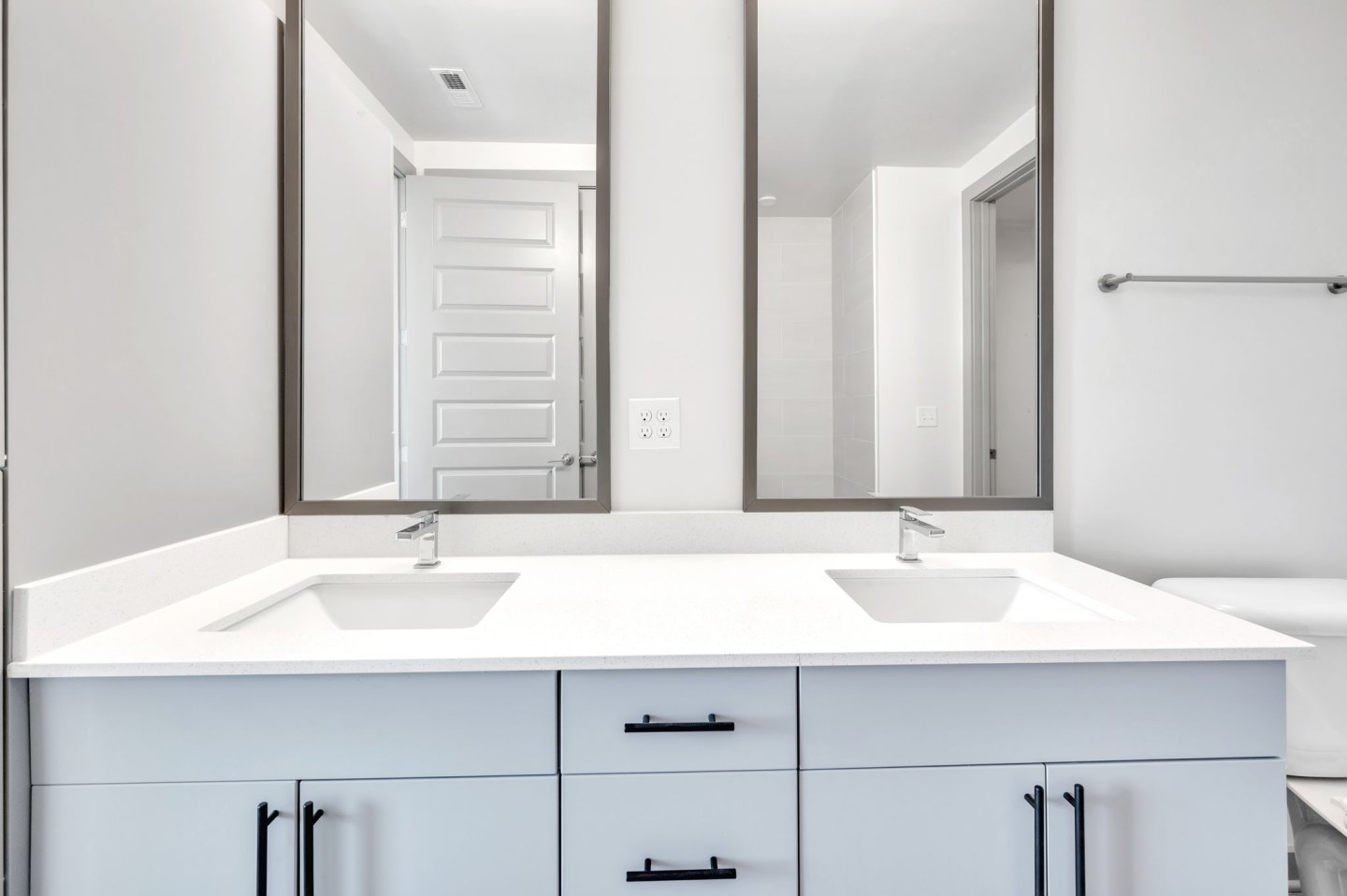Aura Fifty4 Image 18