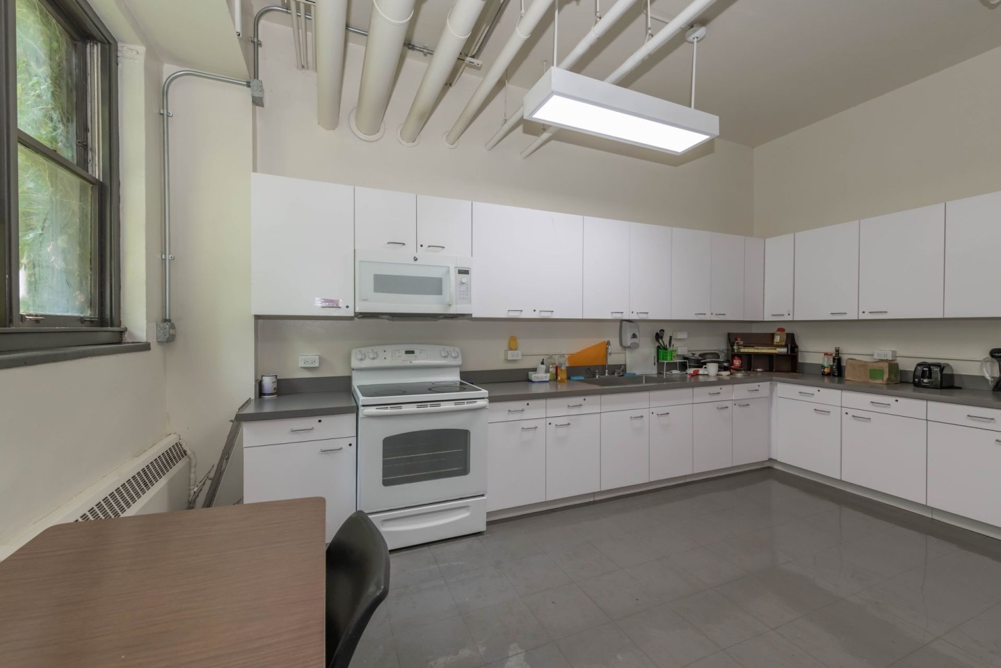 Co Living- 5748 Blackstone Image 2