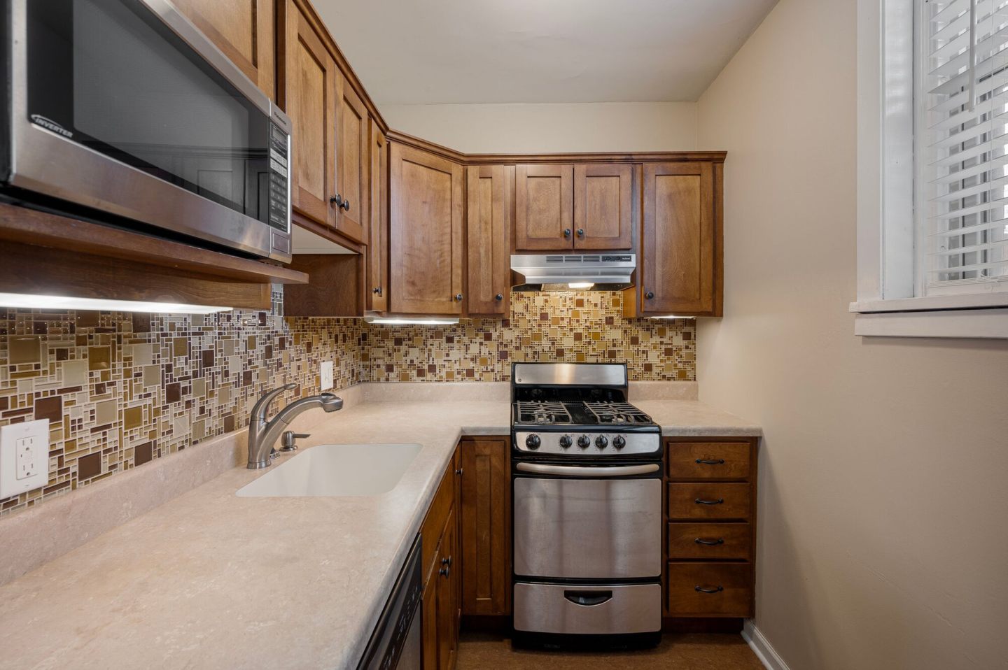 Rustic Lodge Apartments Image 1