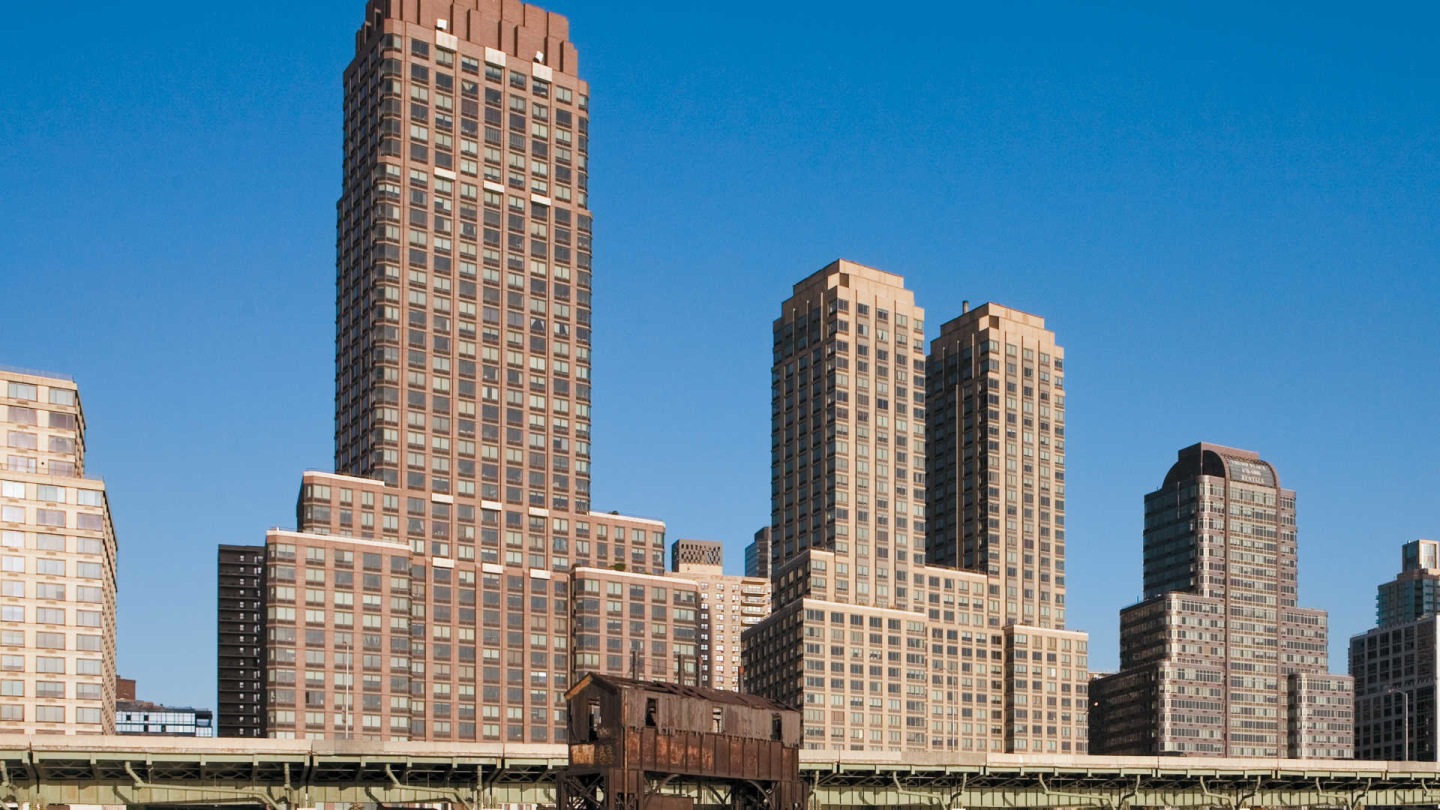 180 Riverside Boulevard Image 5