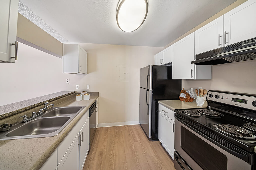 Rock Peak on Sunset Apartments Image 1