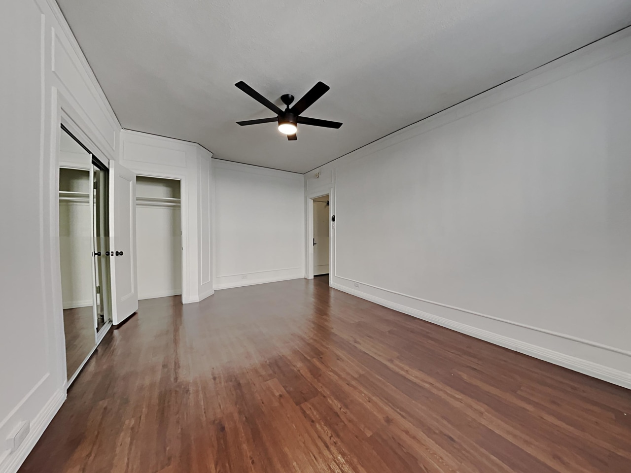 Wilshire Royale Apartments Image 17