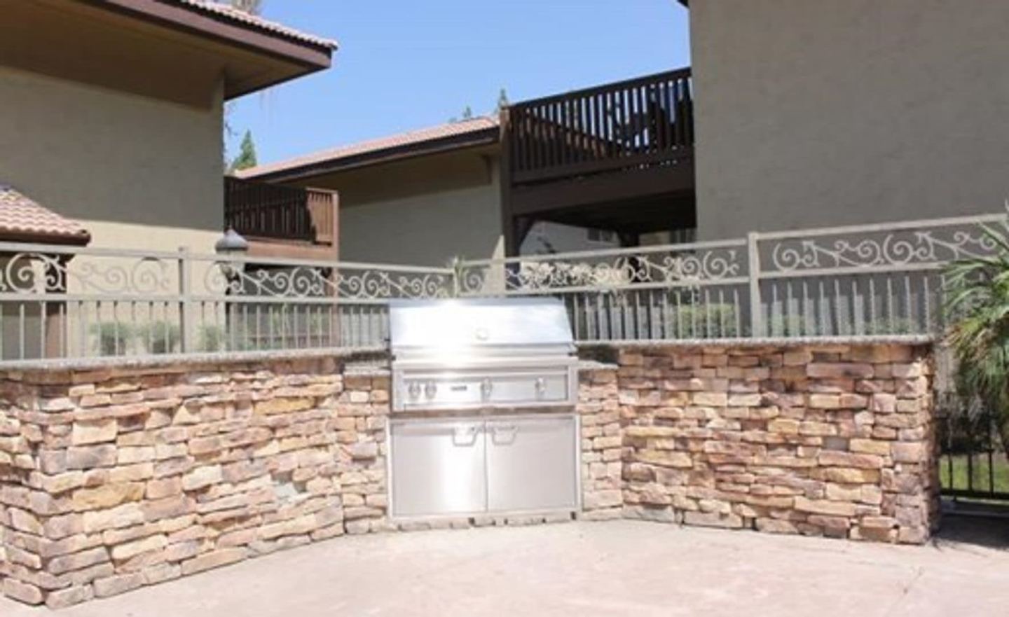 Stonemark Condominiums Image 17