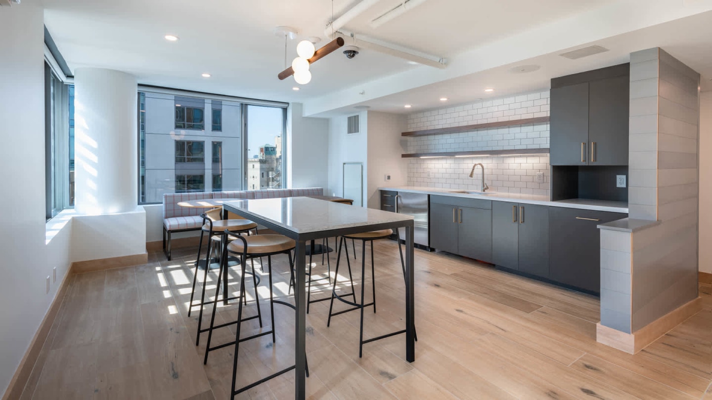 660 Washington Image 51
