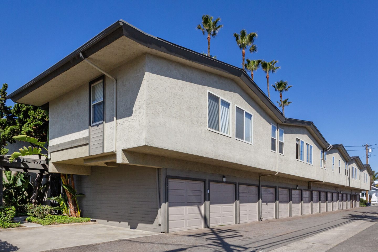 Elán Beachhouse Apartment Homes Image 2
