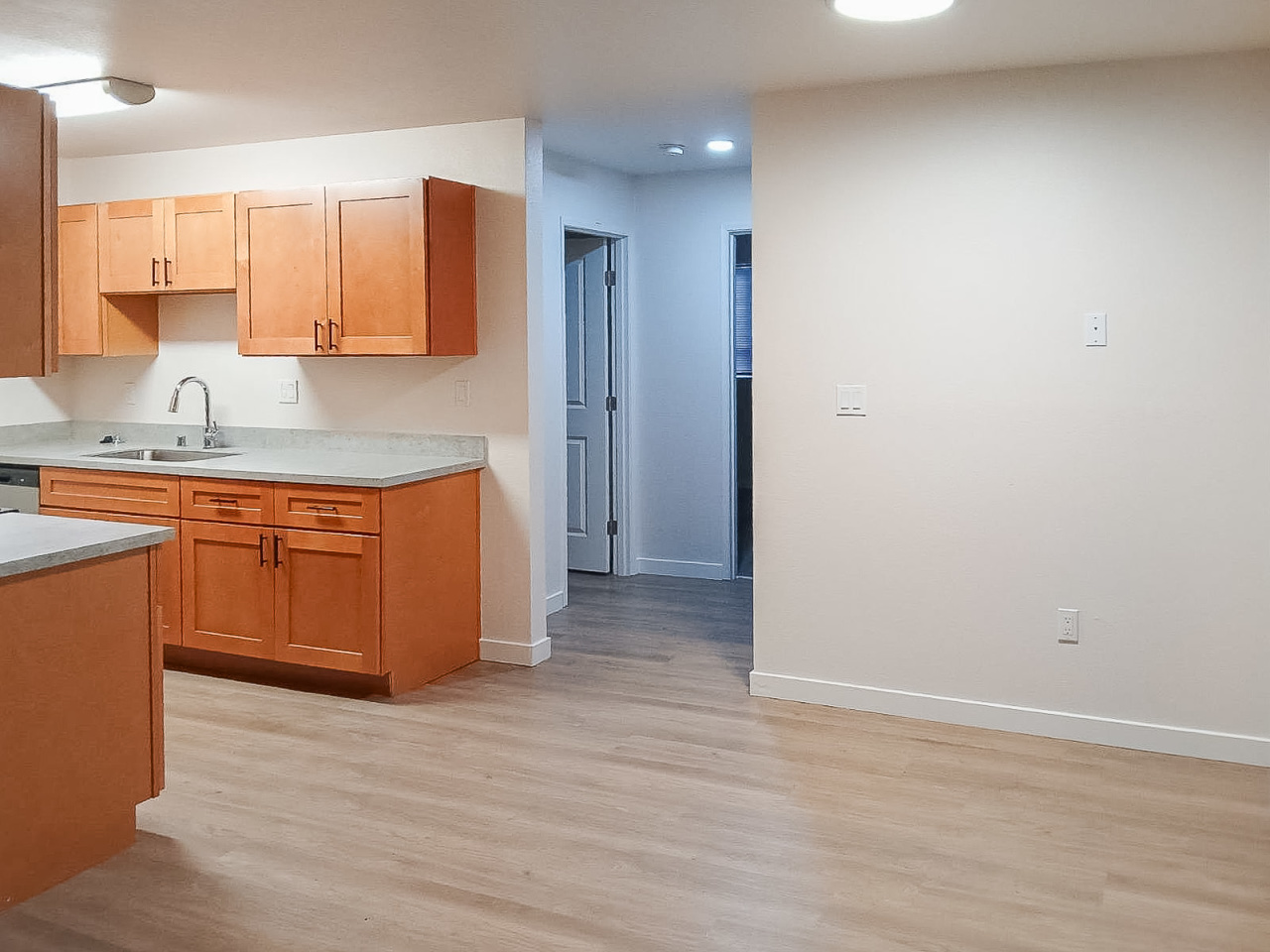 Phoenix Court Apartments Image 23