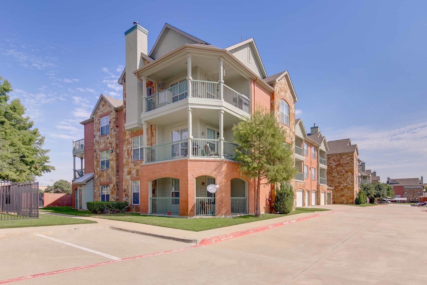 Bluffs at Vista Ridge Apartments Image 2