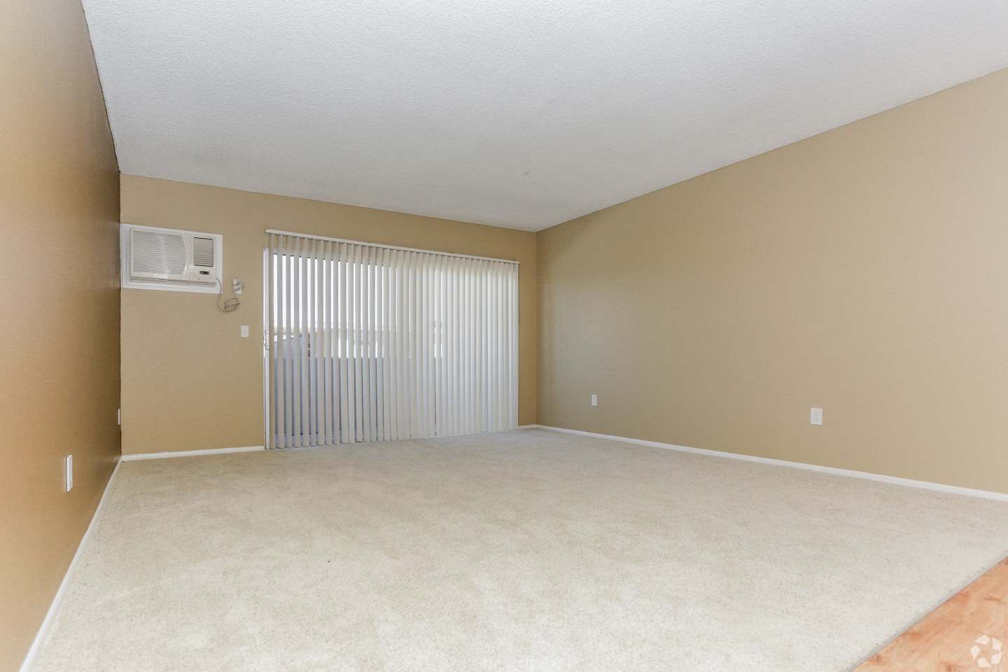 Cross Roads Apartments Image 16