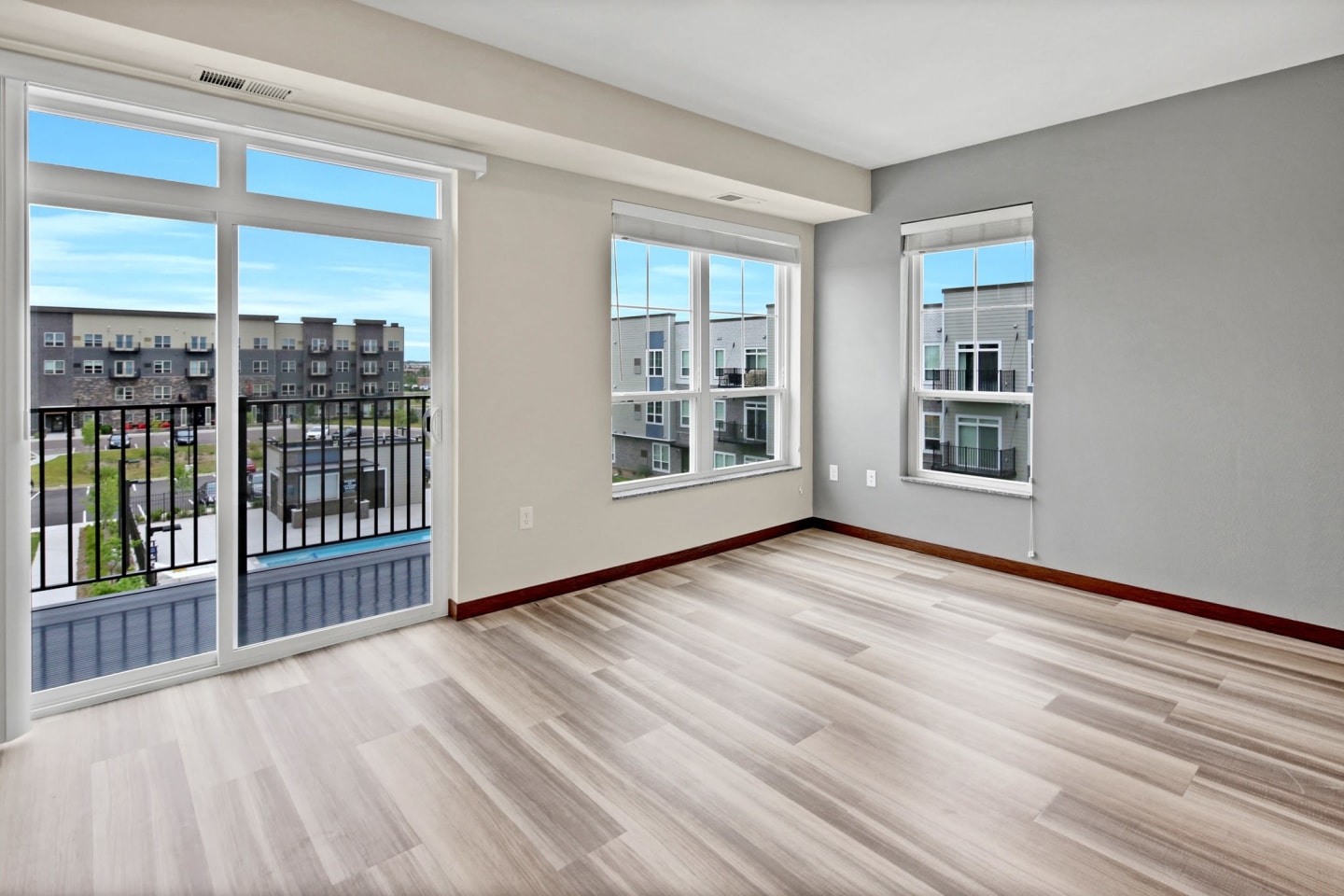 Urbana Court Apartments Image 9