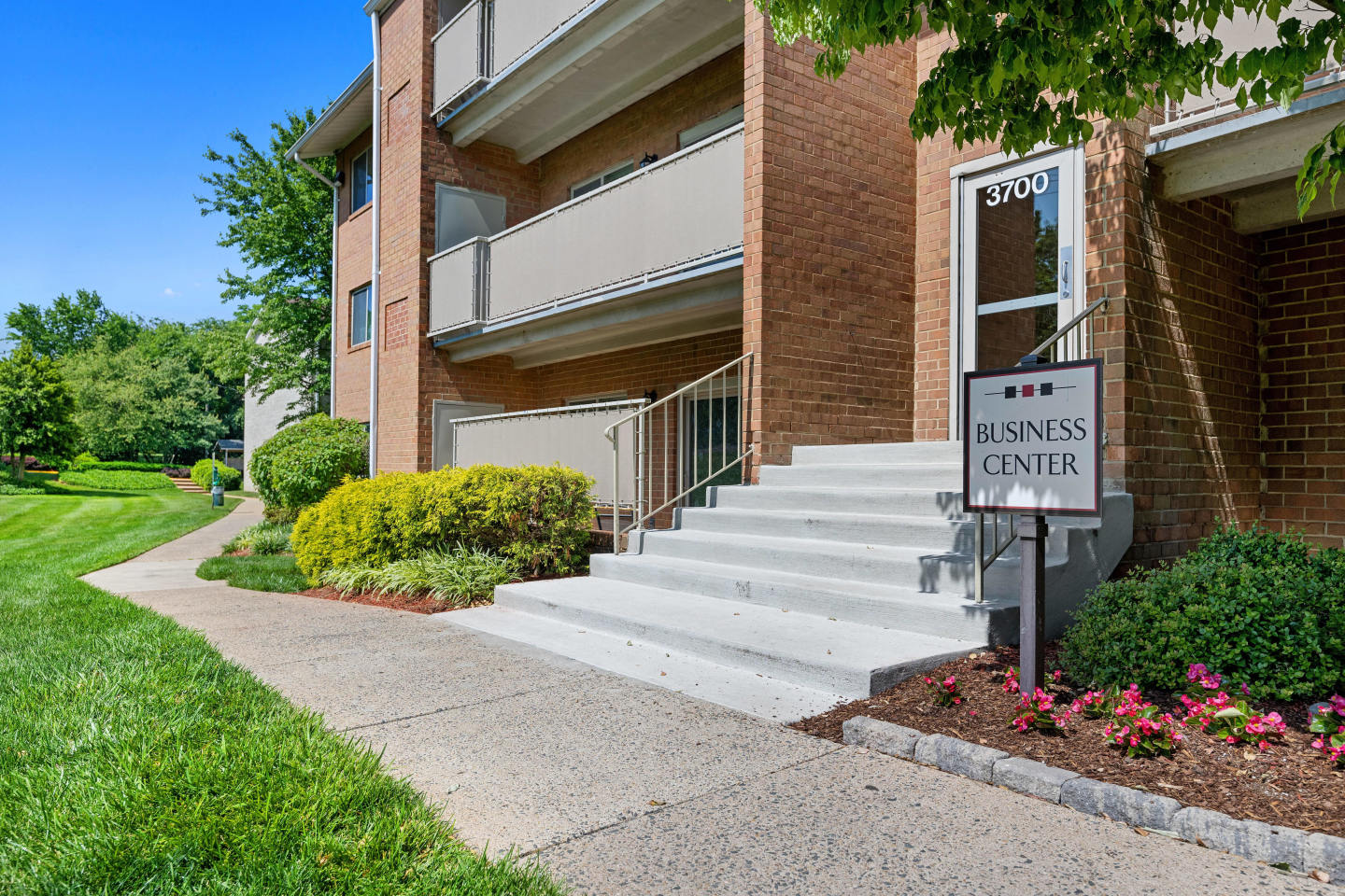 Gainsborough Court, Churchill Mews, and Copperfield Square Apartments & Townhomes Image 47