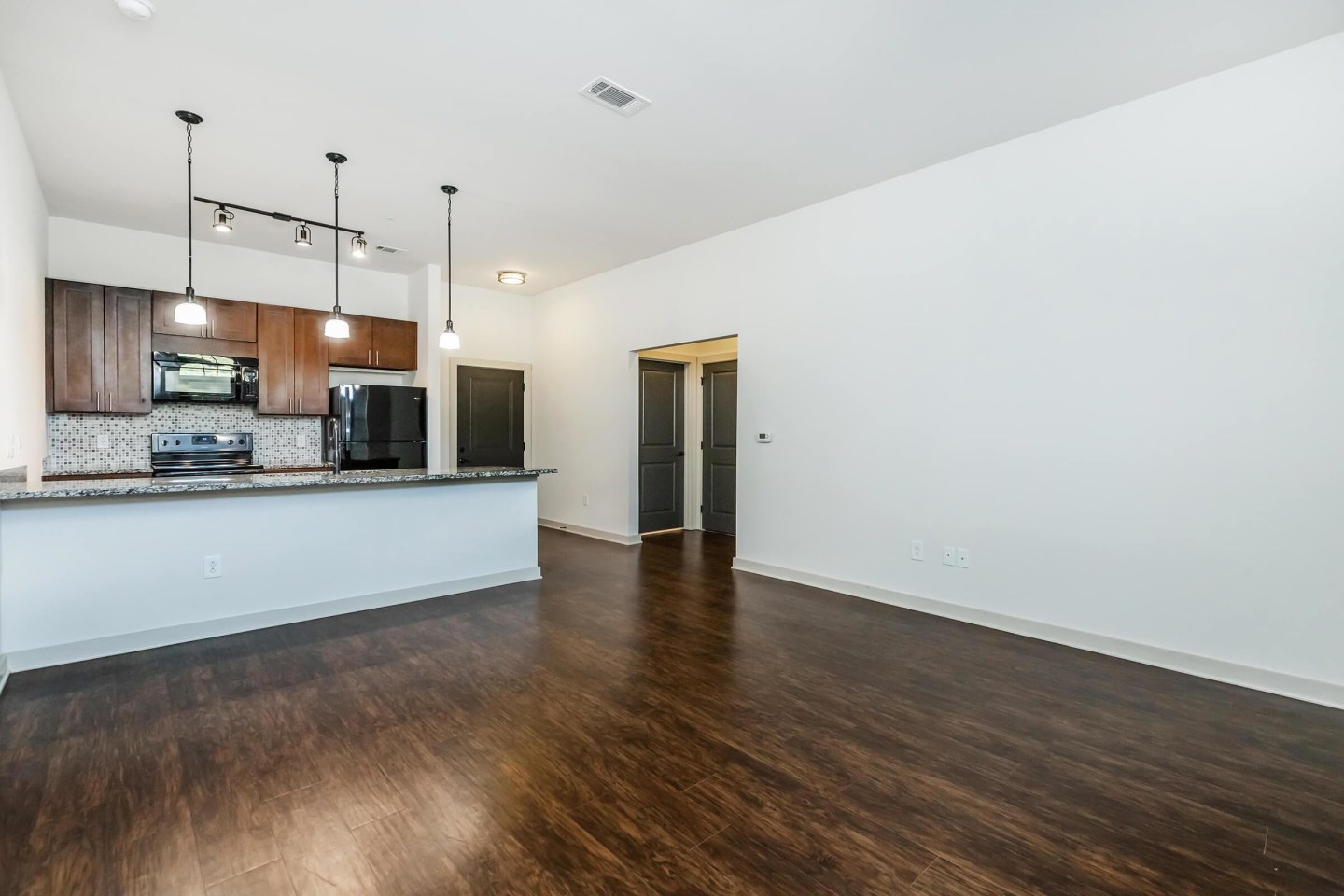 1810 Belcourt Image 6