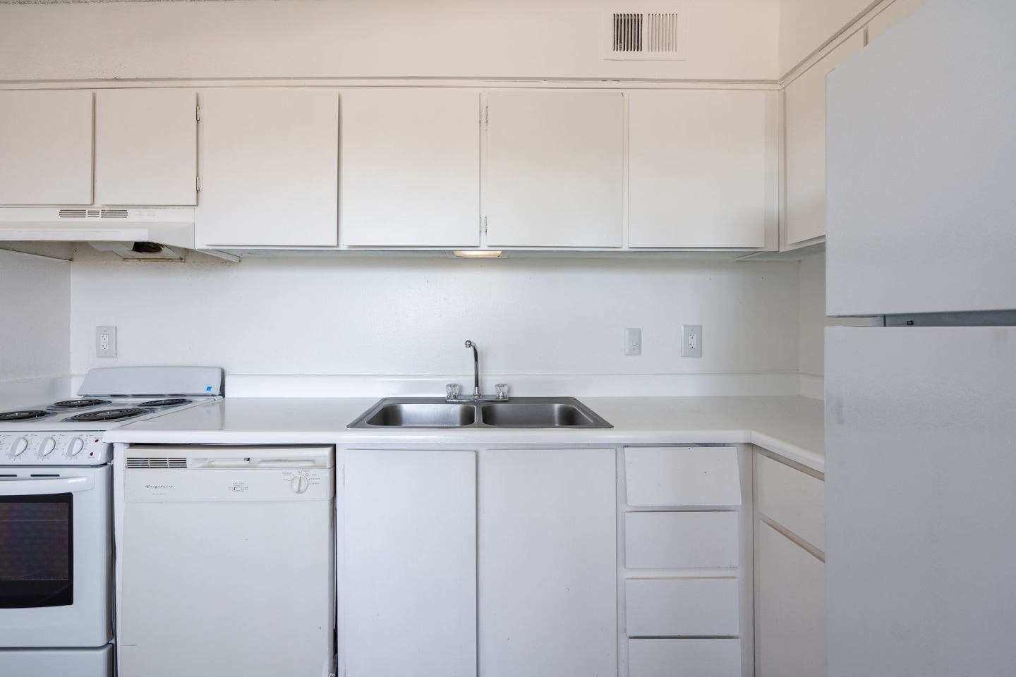 Park West Apartments Image 3