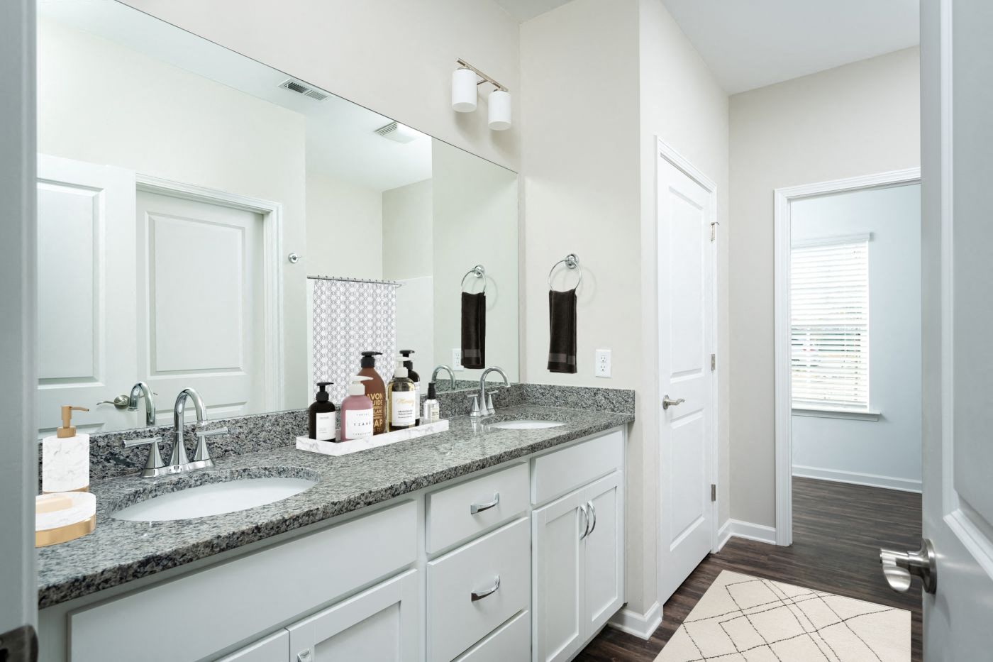 Forest Hill Villas Image 9