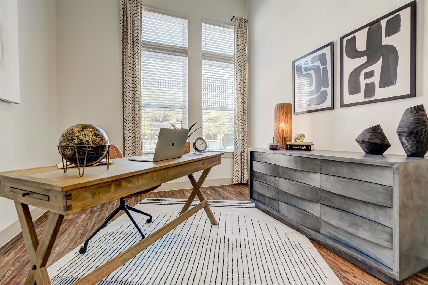 Davis at the Square Image 1